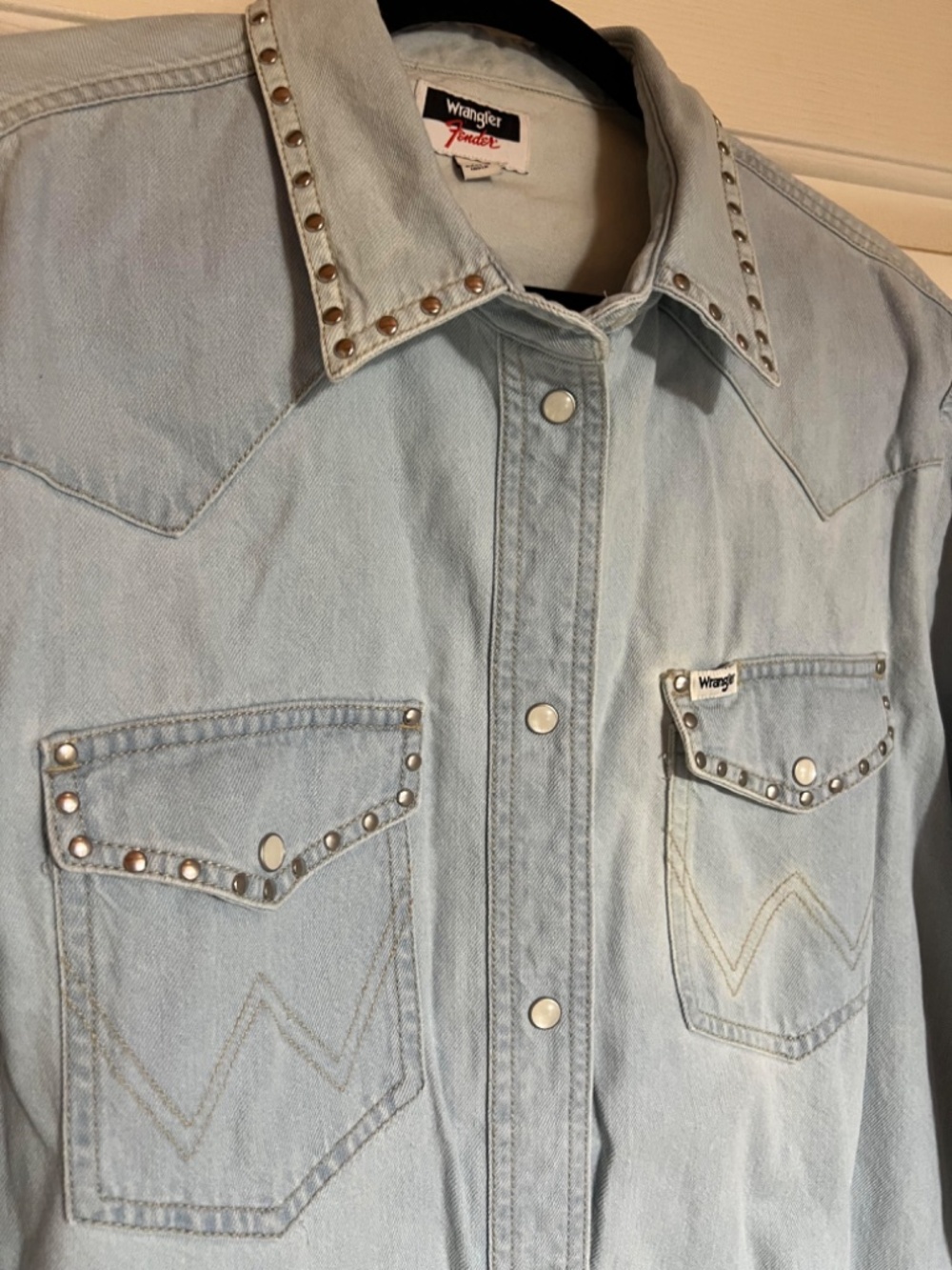 Women's Wrangler x Fender Studded Lt Denim Shirt- XL - Picture 2 of 5